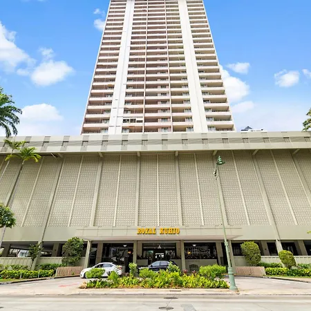 Royal Kuhio 1602 - Spacious Studio With Stunning Mountain Views In The Heart Of Waikiki!